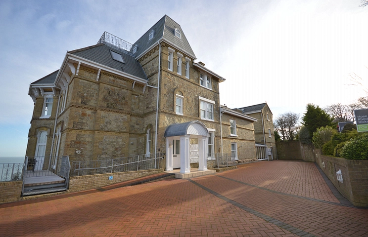 Priory Apartment - 13 The Priory Luccombe Road, Shanklin, South Wight, United Kingdom, PO37