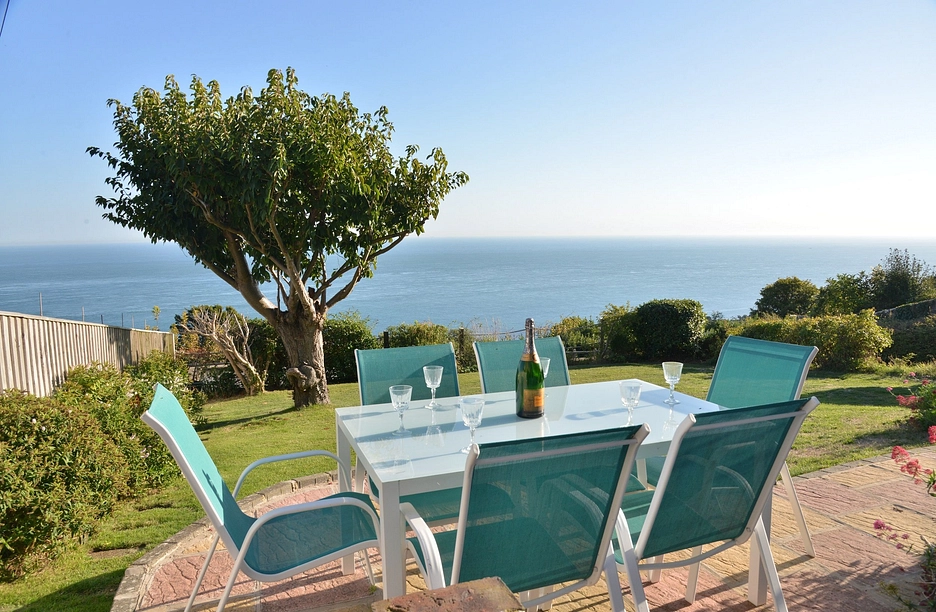 Englefield - 35 Leeson Road, Ventnor, South Wight, United Kingdom, PO38