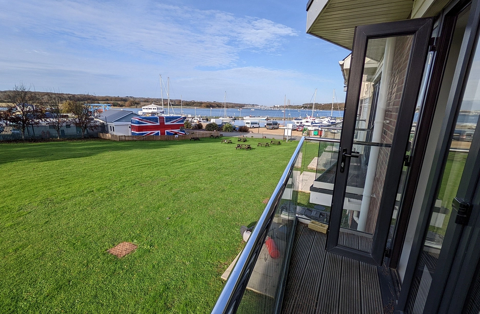 Folly View - 14 Medina Breeze Walk, Island Harbour, Binfield, Newport, North Wight, United Kingdom, PO30