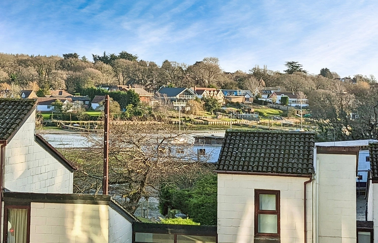 Sandown on The Creek - Creek Gardens, New Road, Wootton Bridge, North Wight, United Kingdom, PO33