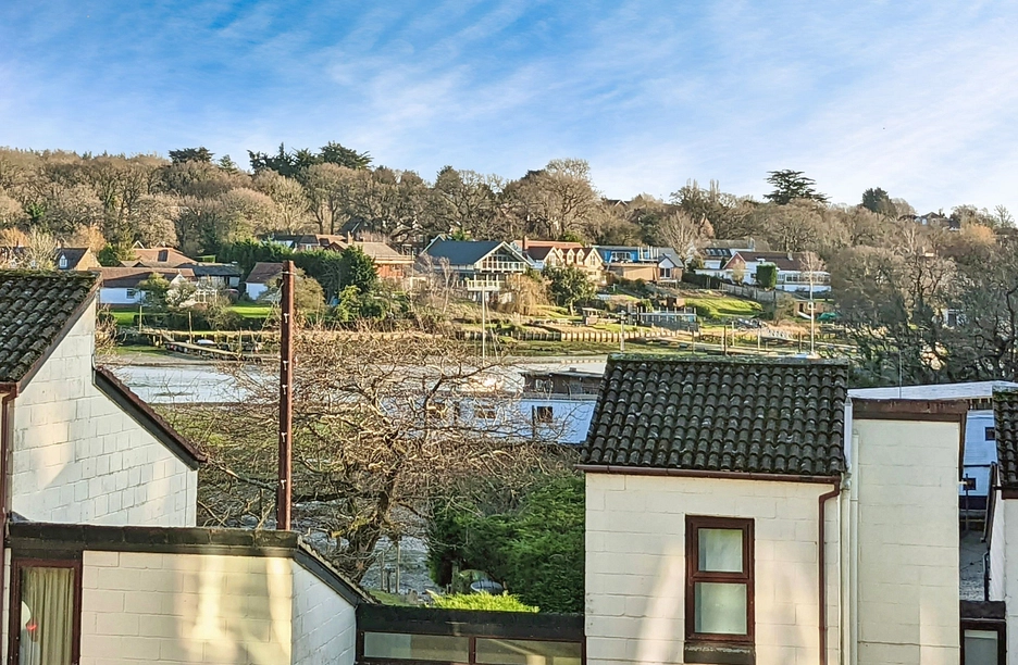 Sandown on The Creek - Creek Gardens, New Road, Wootton Bridge, North Wight, United Kingdom, PO33