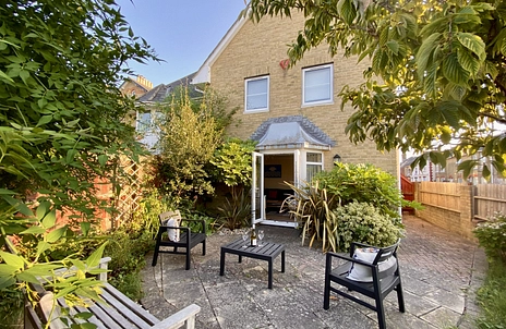 Hope House - 2a Osborne Road, East Cowes, North Wight, United Kingdom, PO32