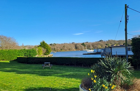 Dickens - Creek Gardens New Road, Wootton Bridge, Wootton Bridge, North Wight, United Kingdom, PO33