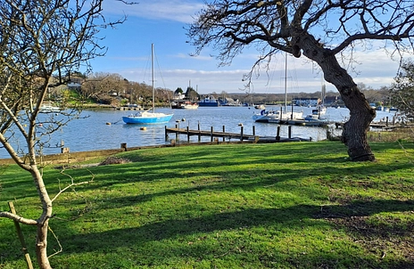 Dickens - Creek Gardens New Road, Wootton Bridge, Wootton Bridge, North Wight, United Kingdom, PO33