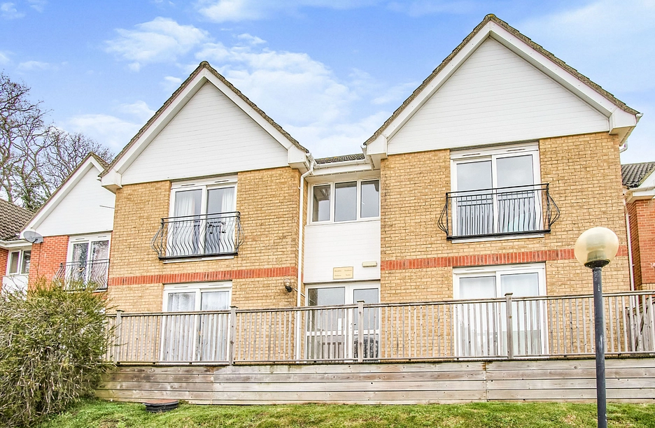 Dickens - Creek Gardens New Road, Wootton Bridge, Wootton Bridge, North Wight, United Kingdom, PO33