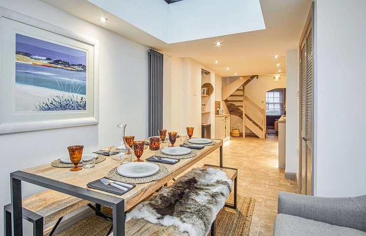 Insignia - 32 Cross Street, Cowes, North Wight, United Kingdom, PO31